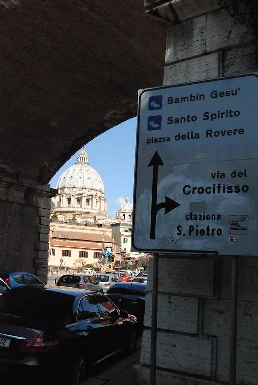 Di Fronte Alla Cupola Bed & Breakfast Rome 4*,