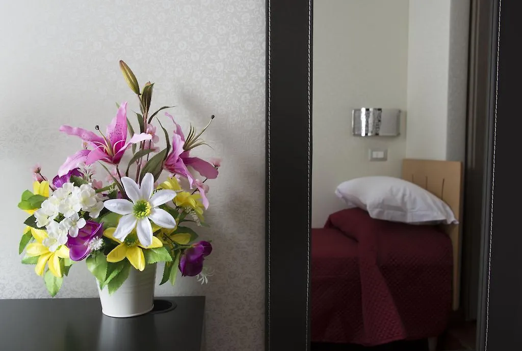 Di Fronte Alla Cupola Bed & Breakfast Rome