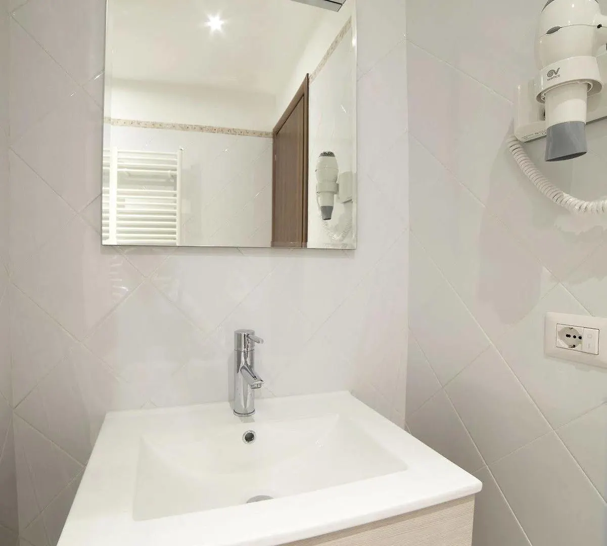 Di Fronte Alla Cupola Bed & Breakfast Rome